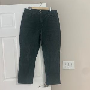 American Eagle mom straight jean